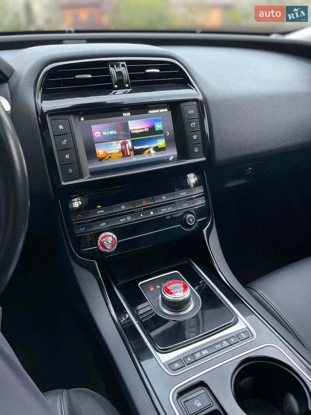 2016 Jaguar XE - мініатюра 15