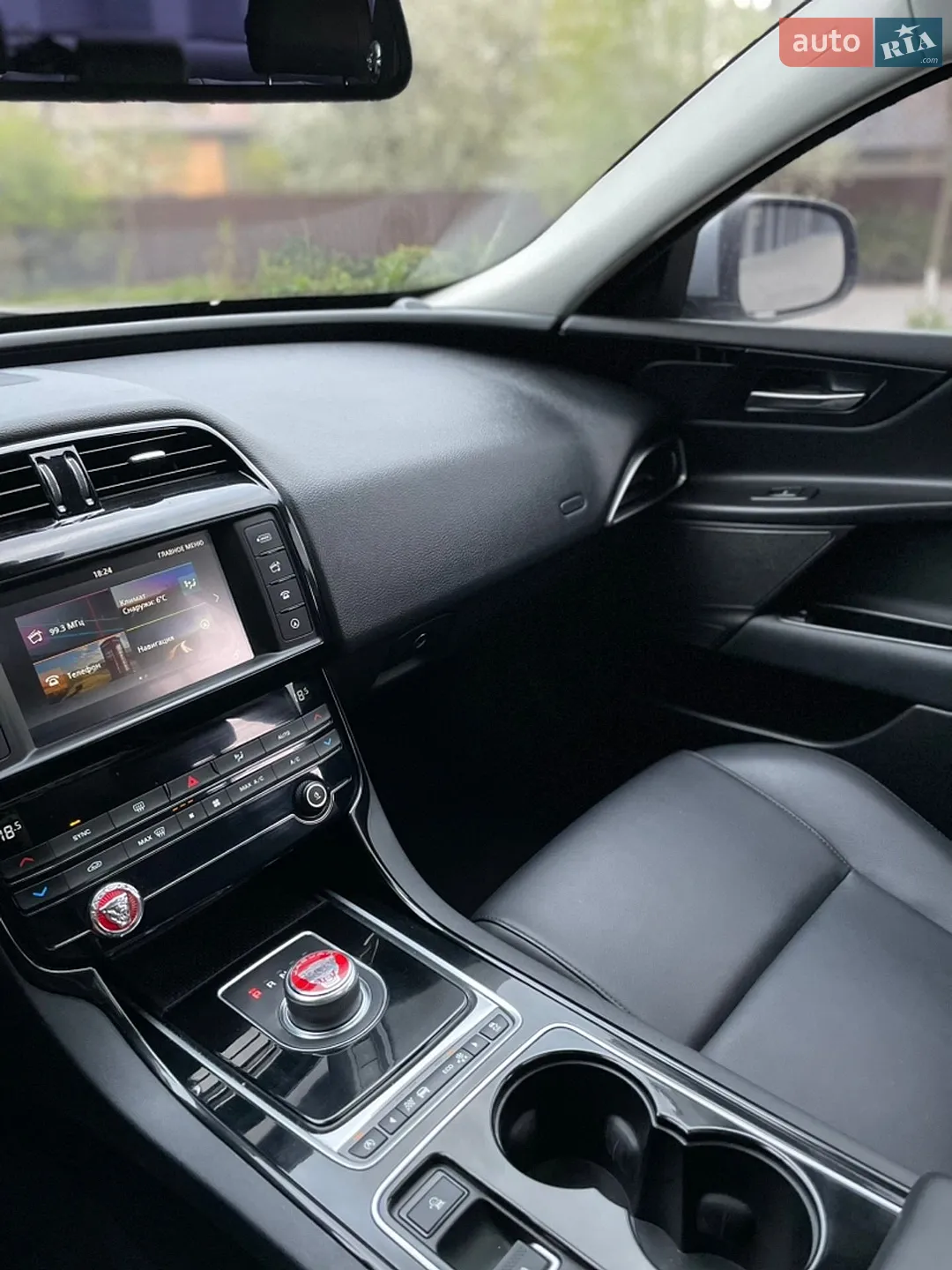 2016 Jaguar XE - мініатюра 18