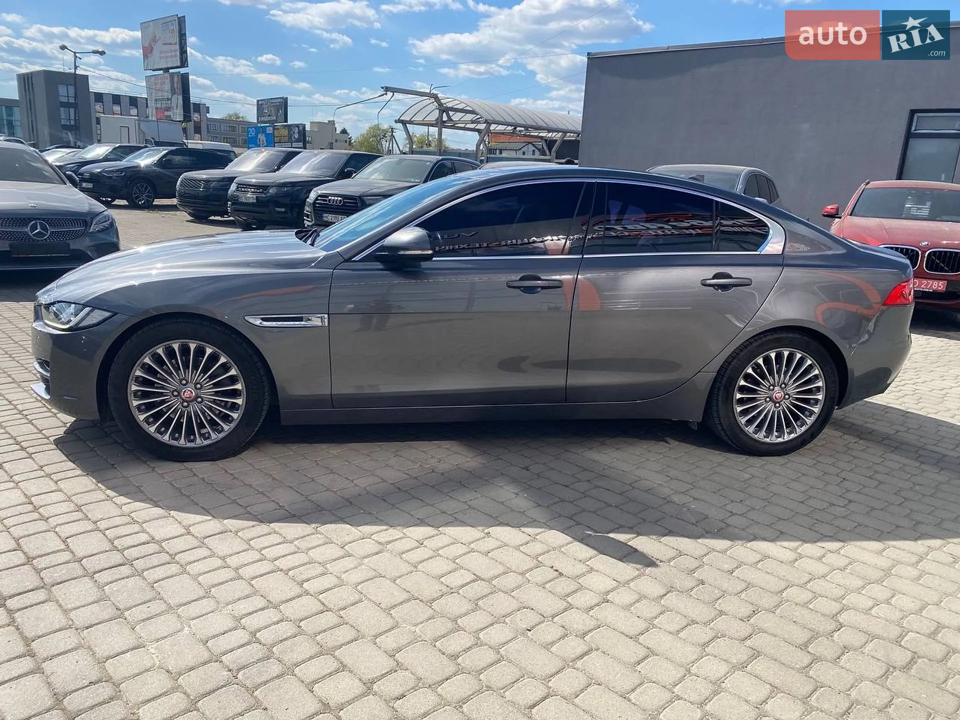 2015 Jaguar XE - мініатюра 4