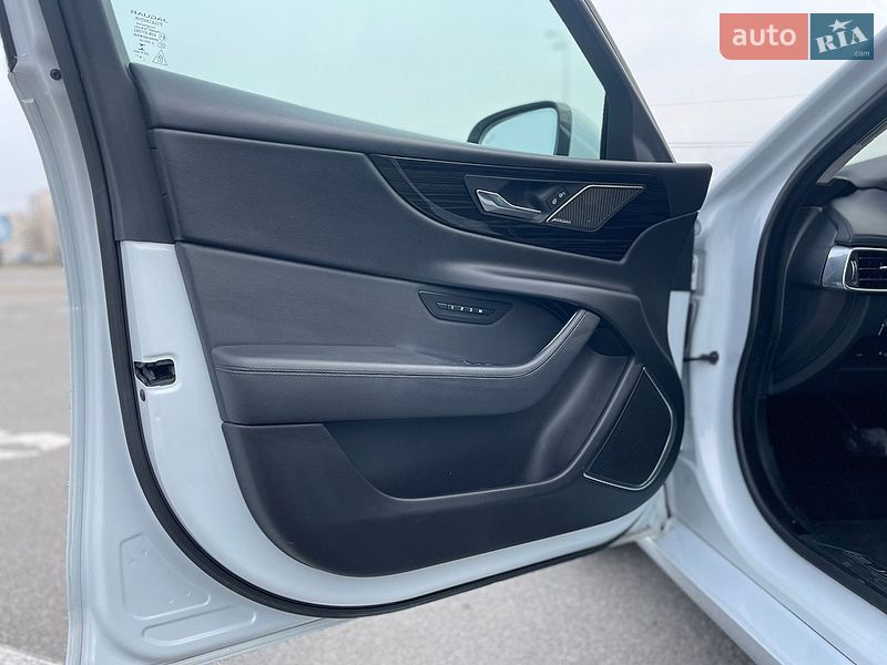 Седан Jaguar XE 2019 в Киеве
