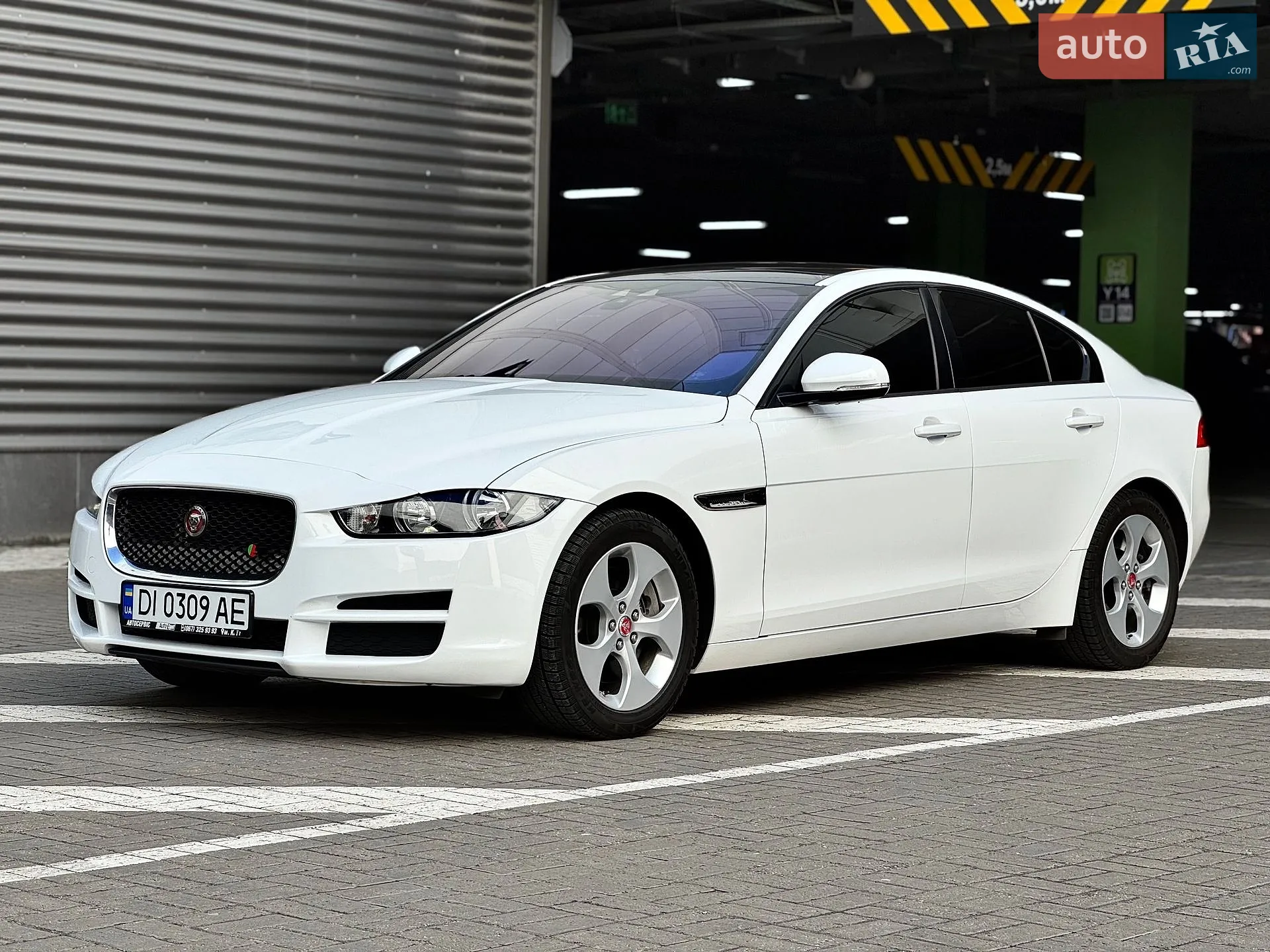 2016 Jaguar XE - мініатюра 12