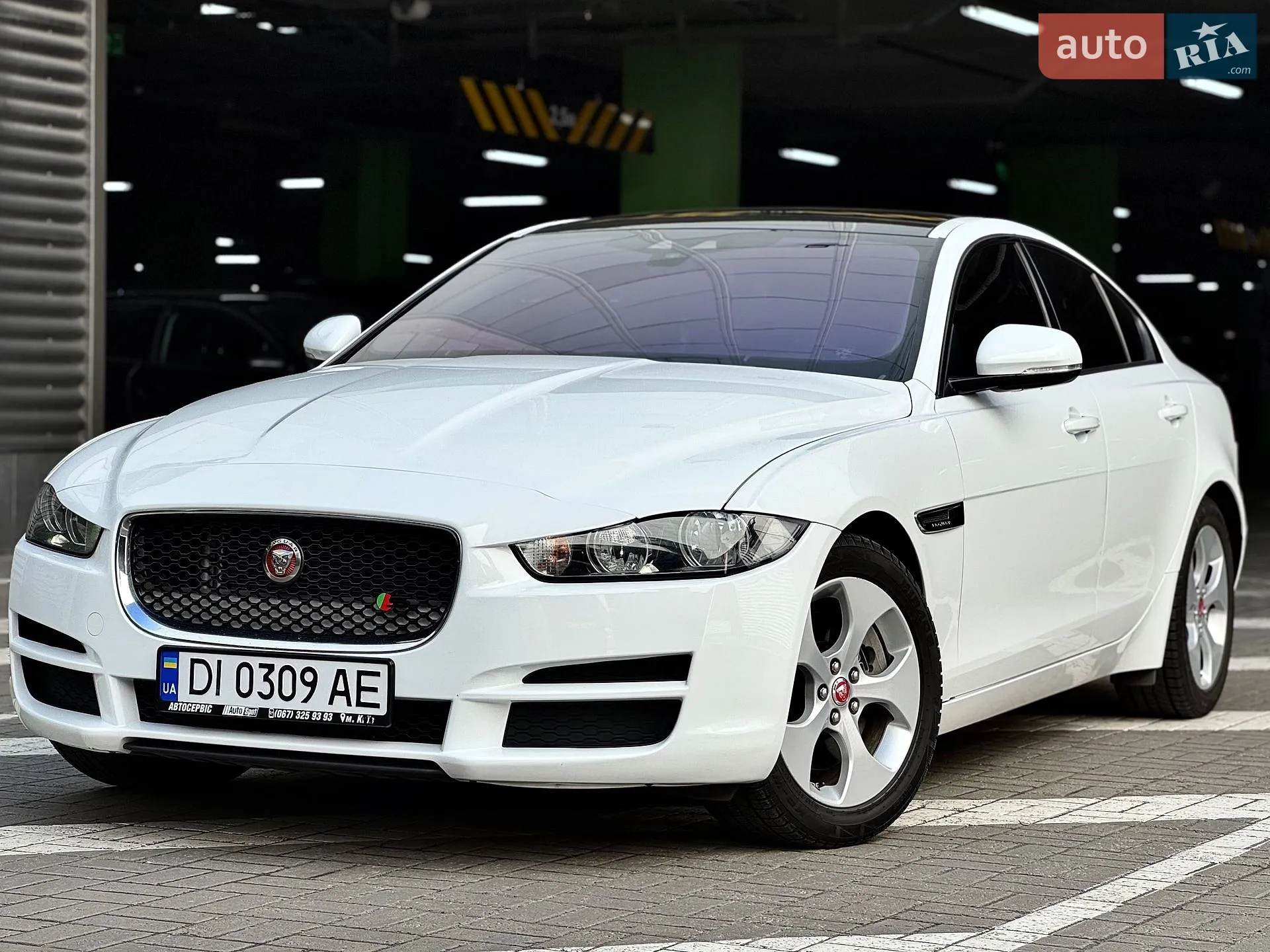 2016 Jaguar XE - мініатюра 24