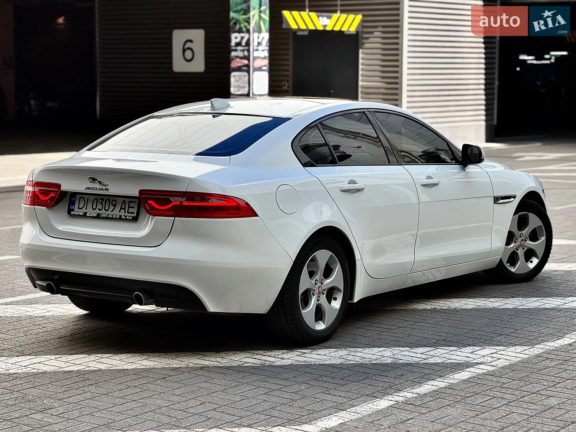 2016 Jaguar XE - мініатюра 28