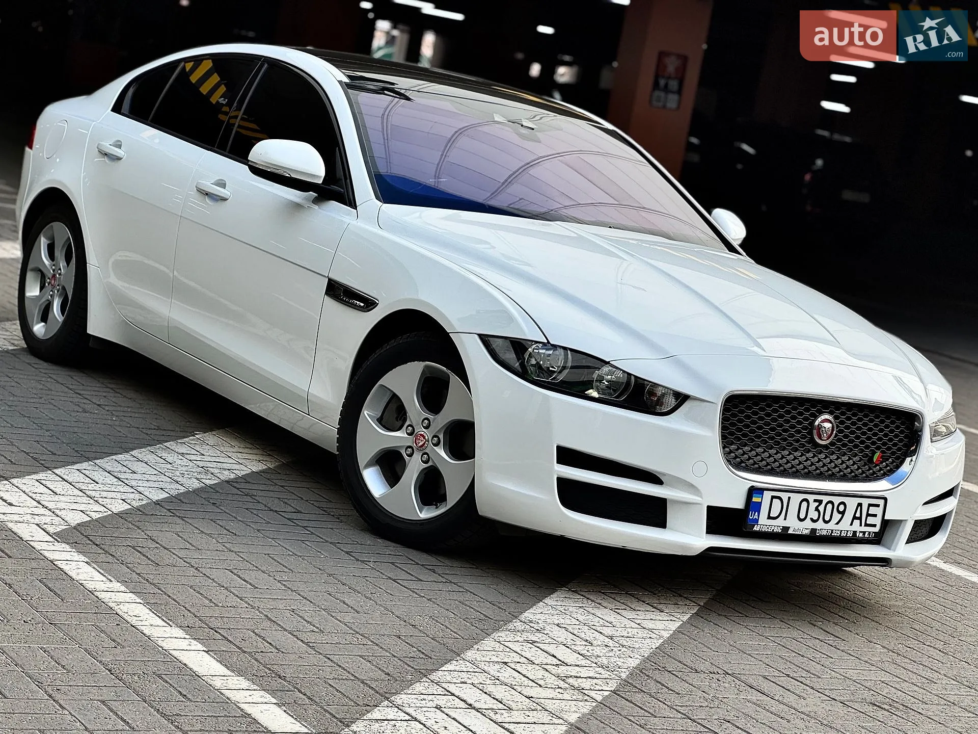 2016 Jaguar XE - мініатюра 31