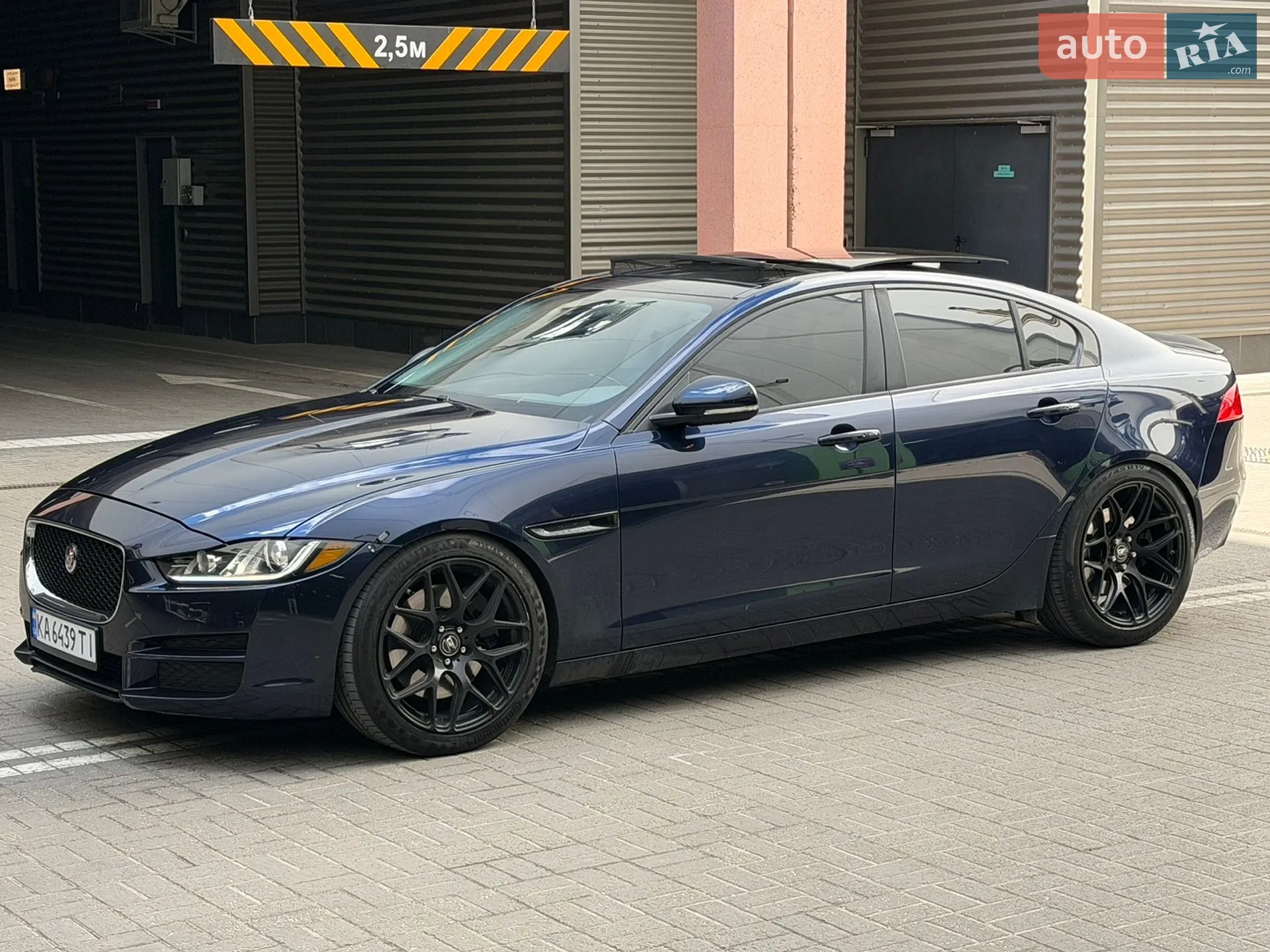 2016 Jaguar XE - мініатюра 2