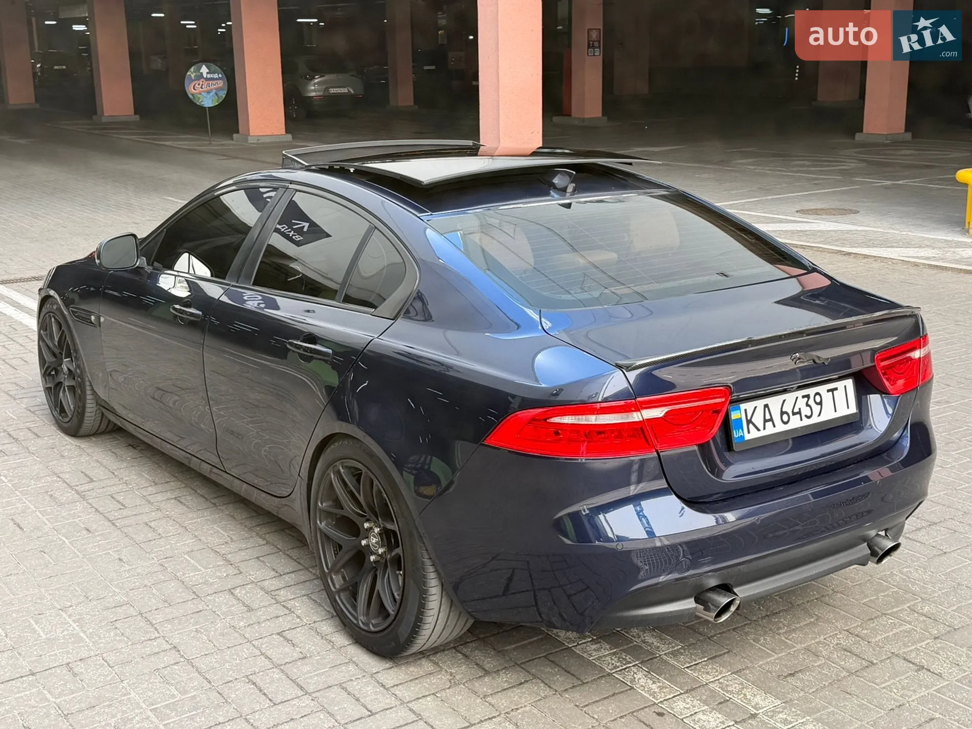 2016 Jaguar XE - мініатюра 11