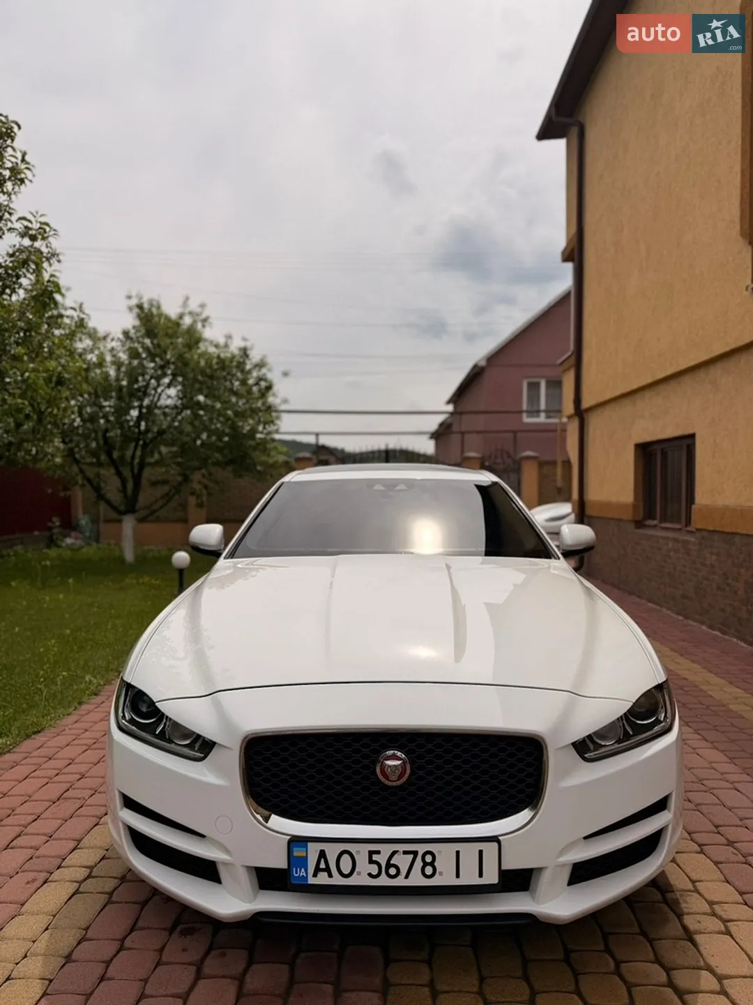 2018 Jaguar XE - мініатюра 3