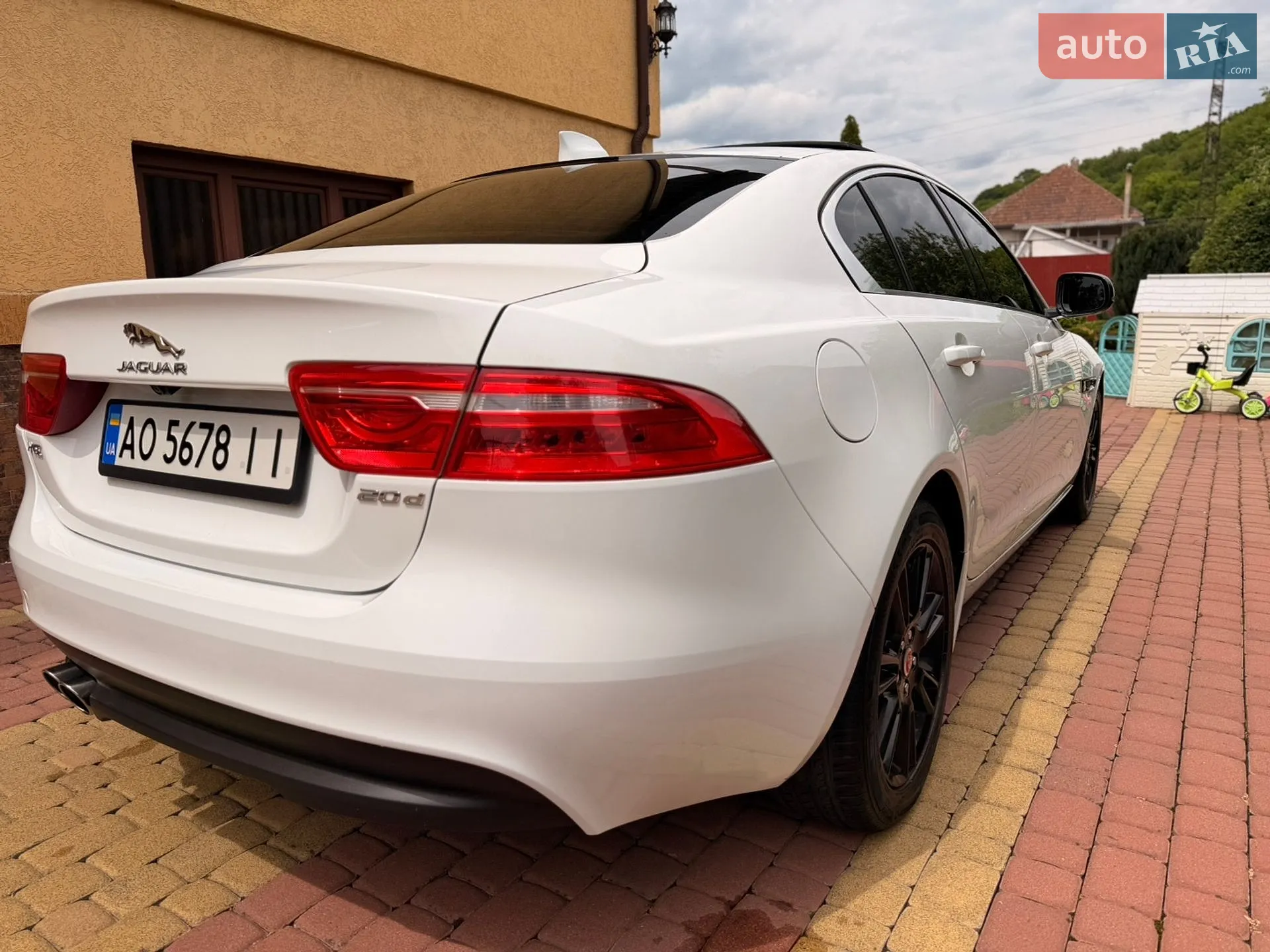 2018 Jaguar XE - мініатюра 8