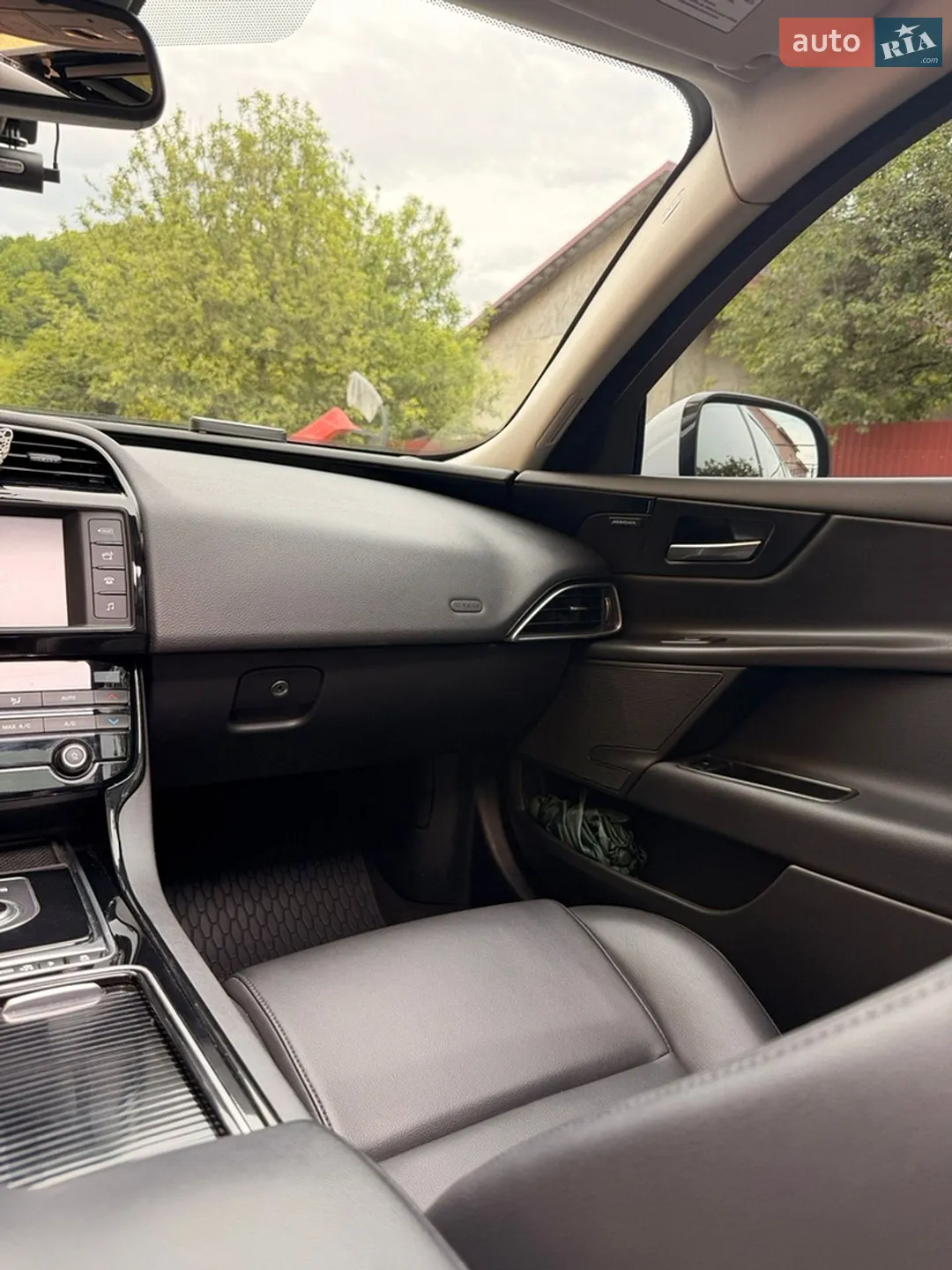 2018 Jaguar XE - мініатюра 33