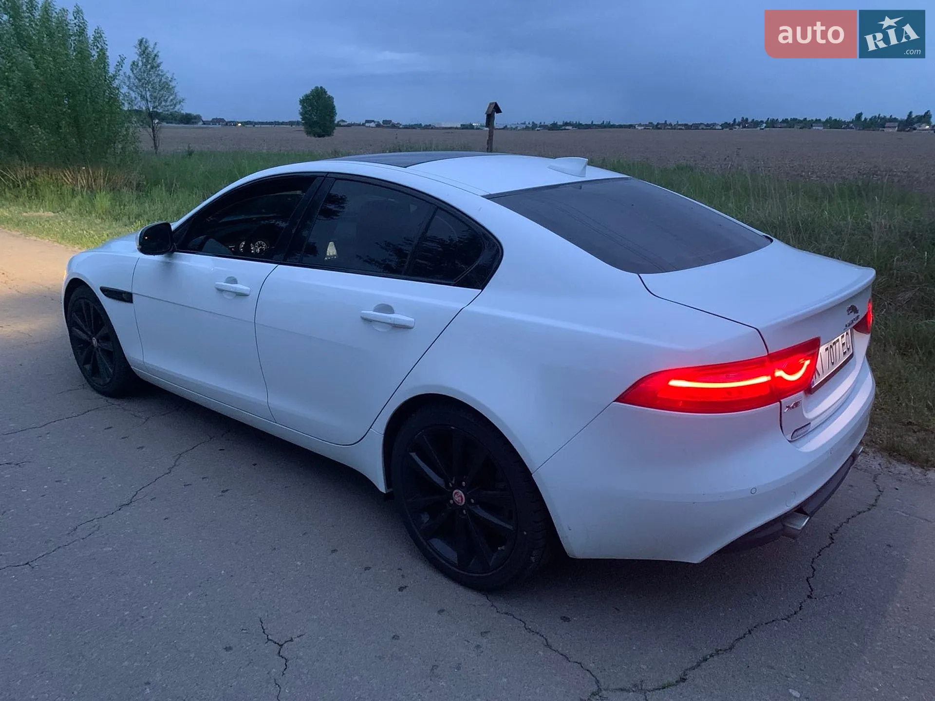 2019 Jaguar XE - мініатюра 5
