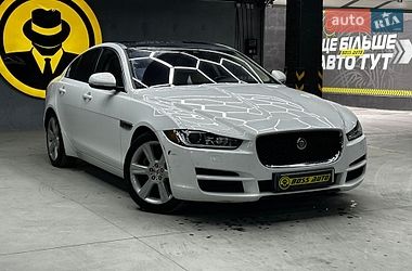 Седан Jaguar XE 2016 в Черновцах
