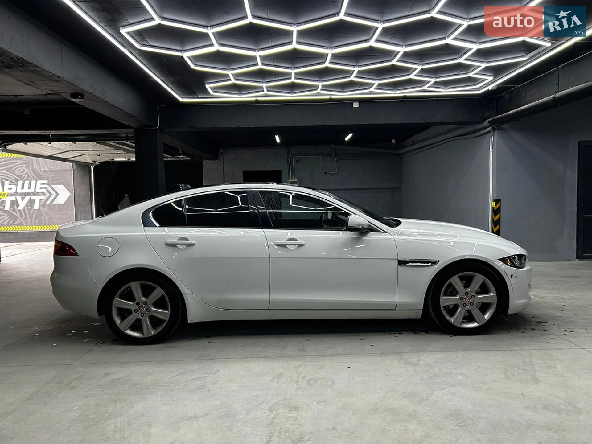 2016 Jaguar XE - мініатюра 10