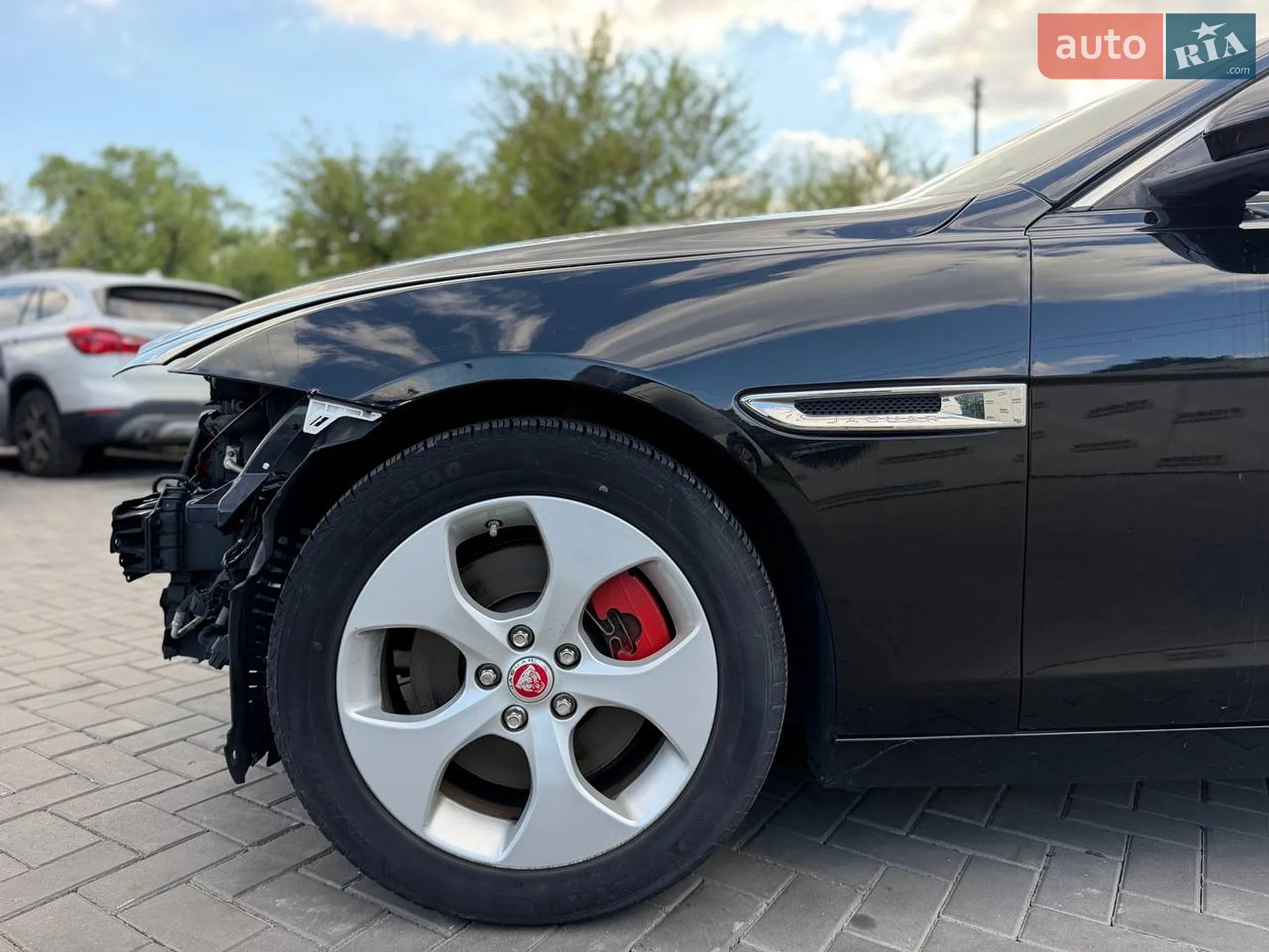 2018 Jaguar XE - мініатюра 2