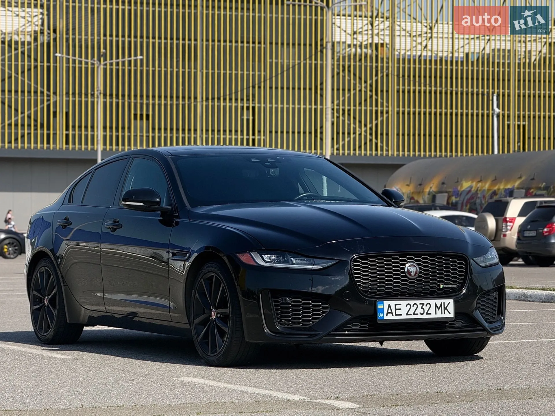 2019 Jaguar XE - мініатюра 2