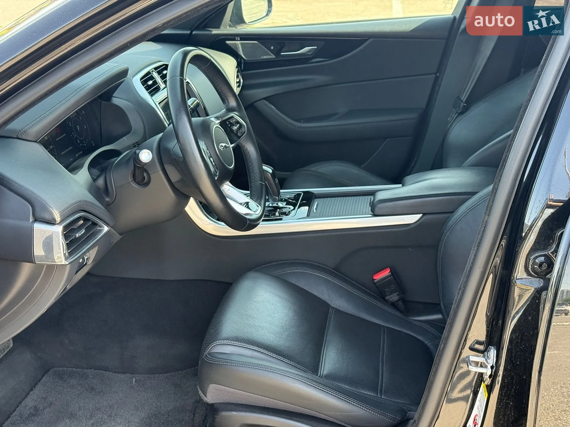 2019 Jaguar XE - мініатюра 11
