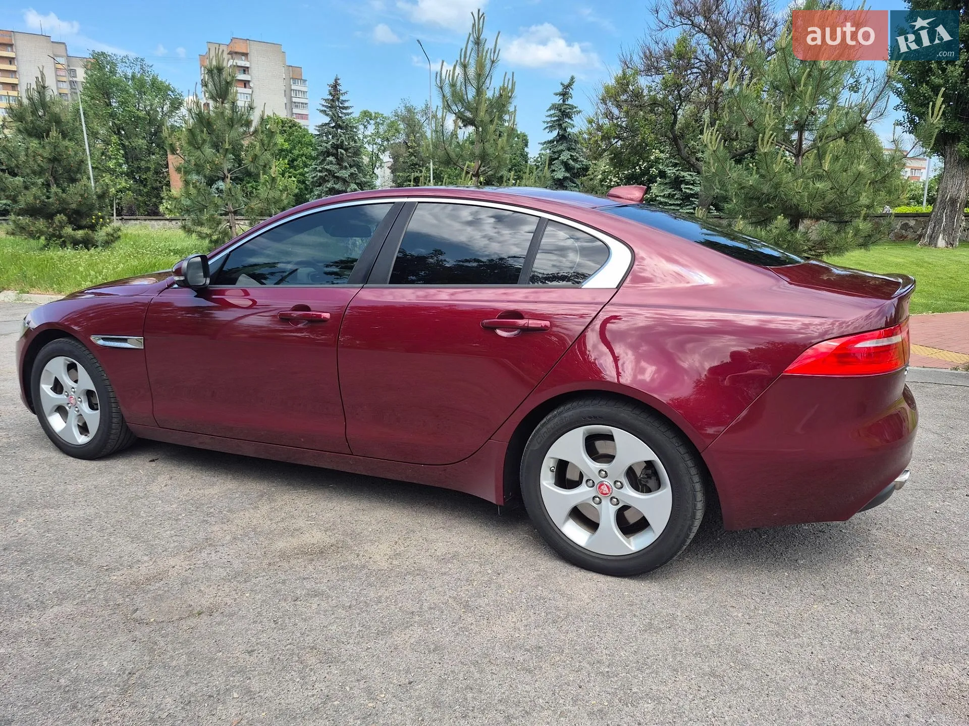 2016 Jaguar XE - мініатюра 3