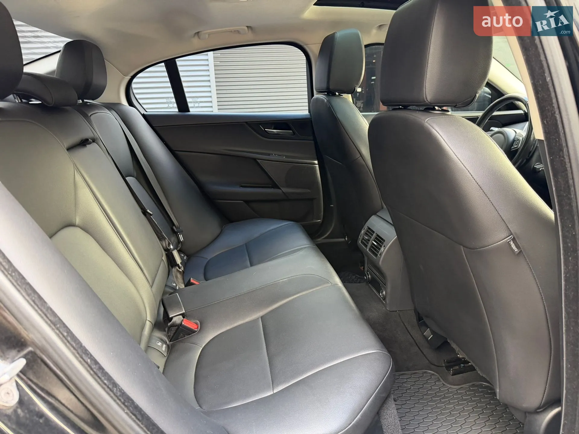 2016 Jaguar XE - мініатюра 10