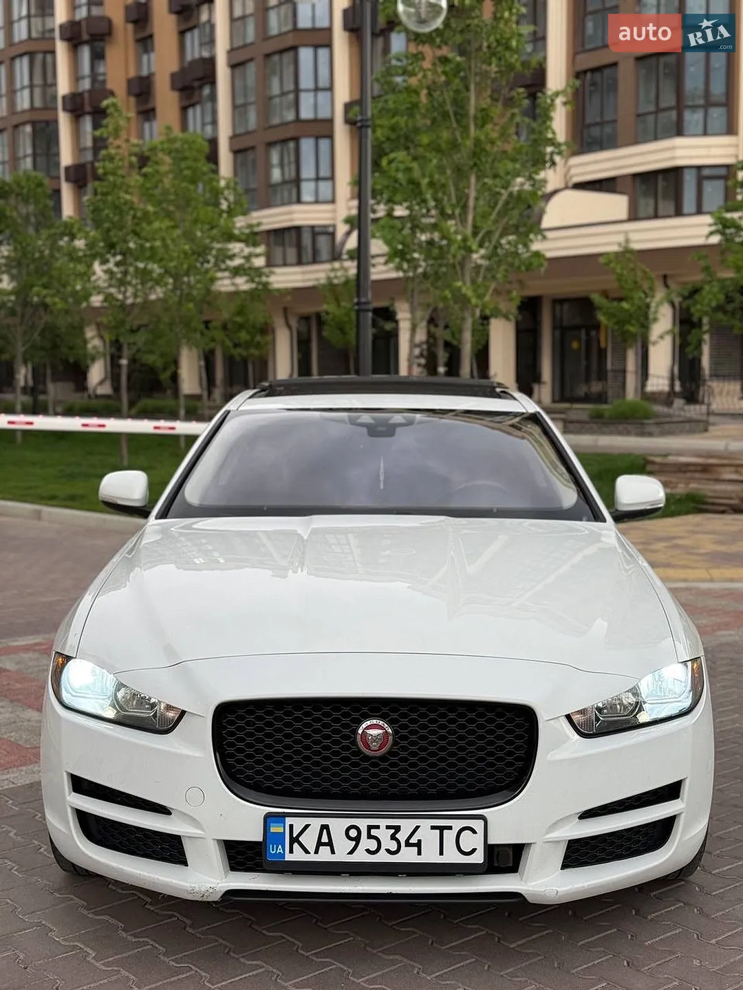 2017 Jaguar XE - мініатюра 9