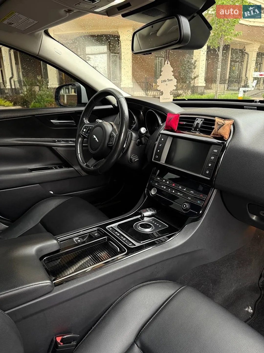 2017 Jaguar XE - мініатюра 12