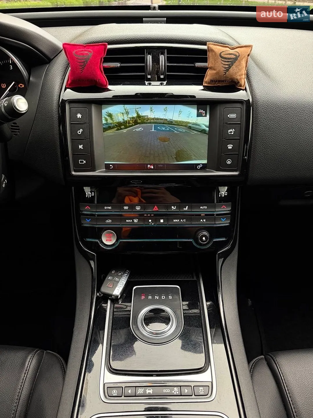2017 Jaguar XE - мініатюра 20