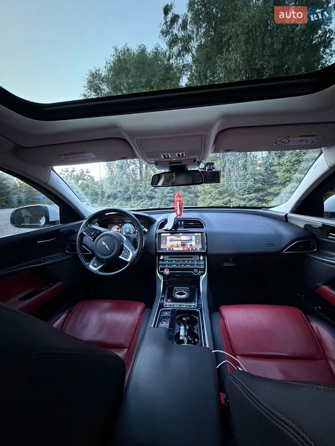 2018 Jaguar XE - мініатюра 19