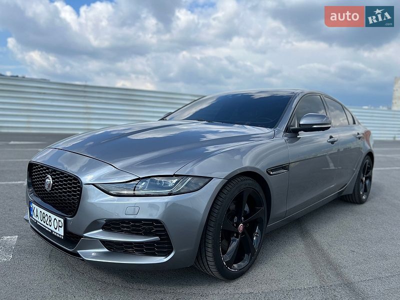 Седан Jaguar XE 2019 в Львове