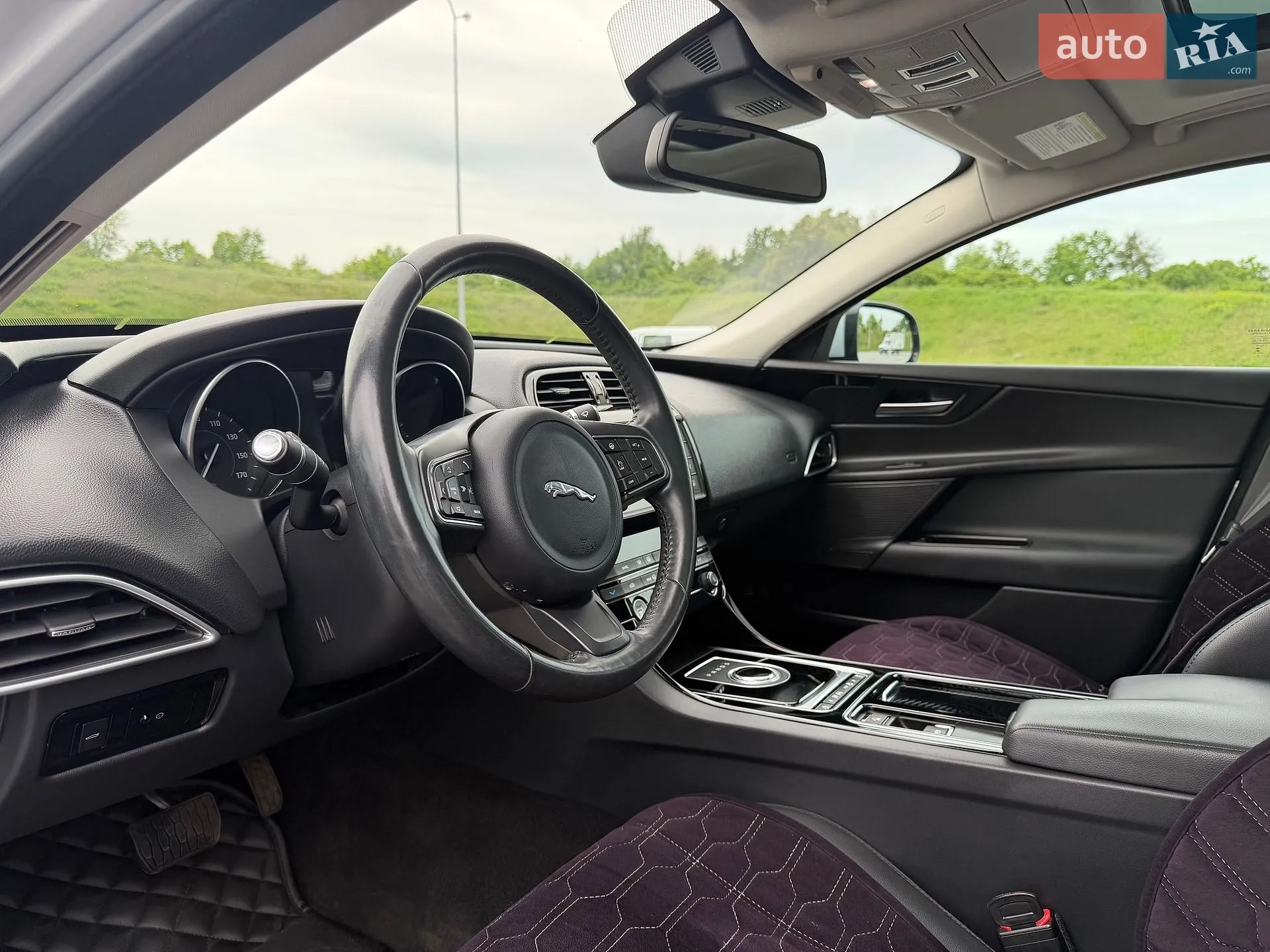2017 Jaguar XE - мініатюра 11