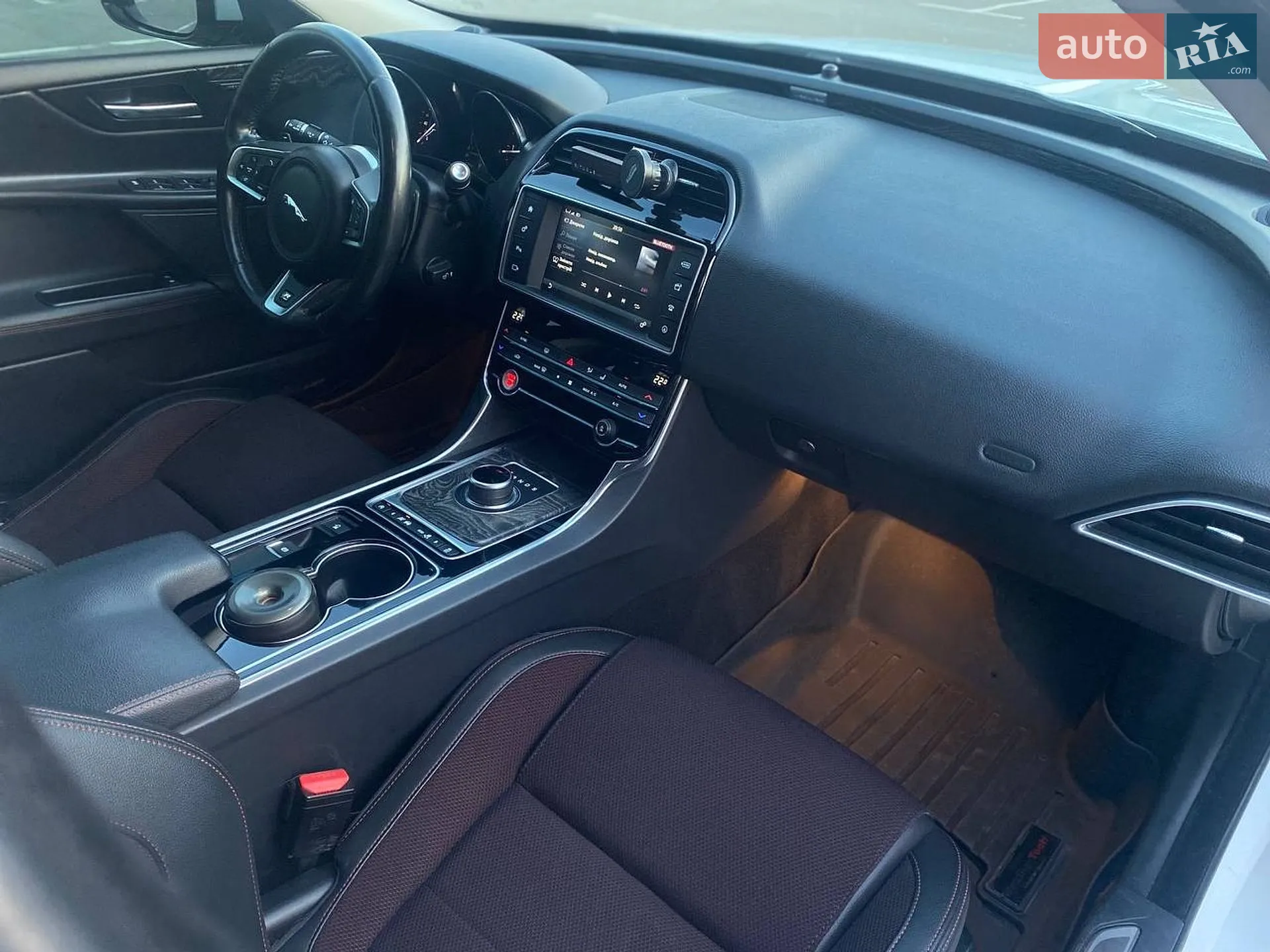 2016 Jaguar XE - мініатюра 21
