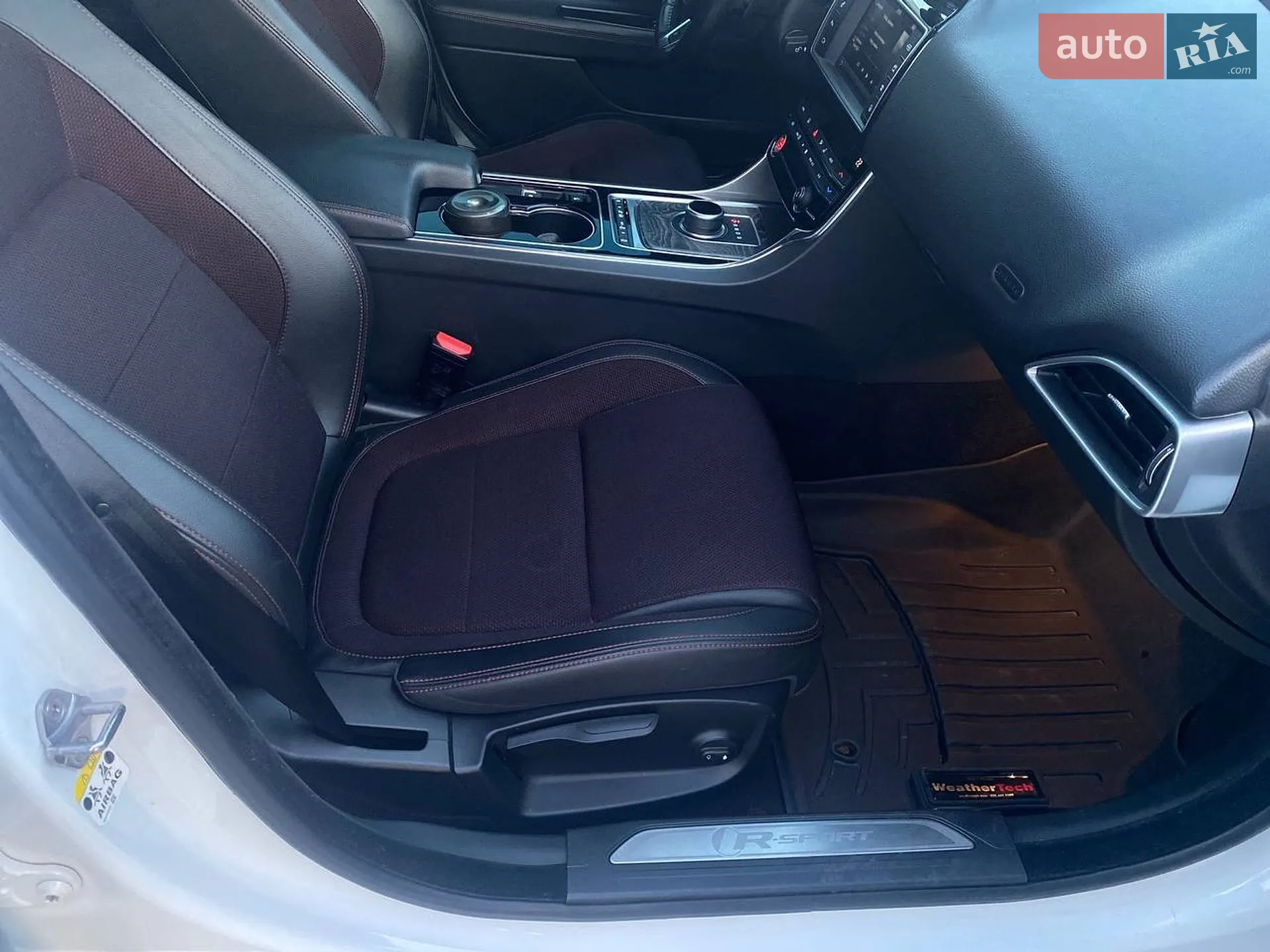 2016 Jaguar XE - мініатюра 22
