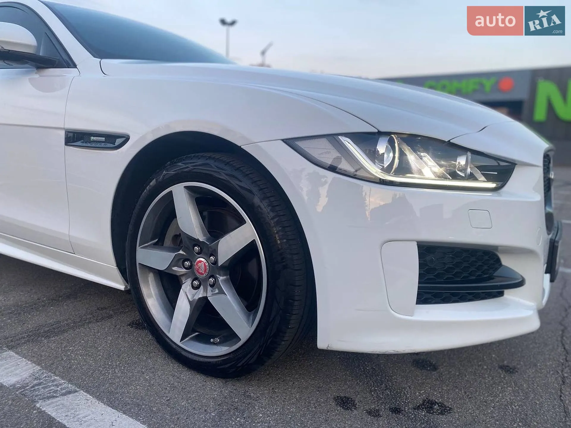 2016 Jaguar XE - мініатюра 2
