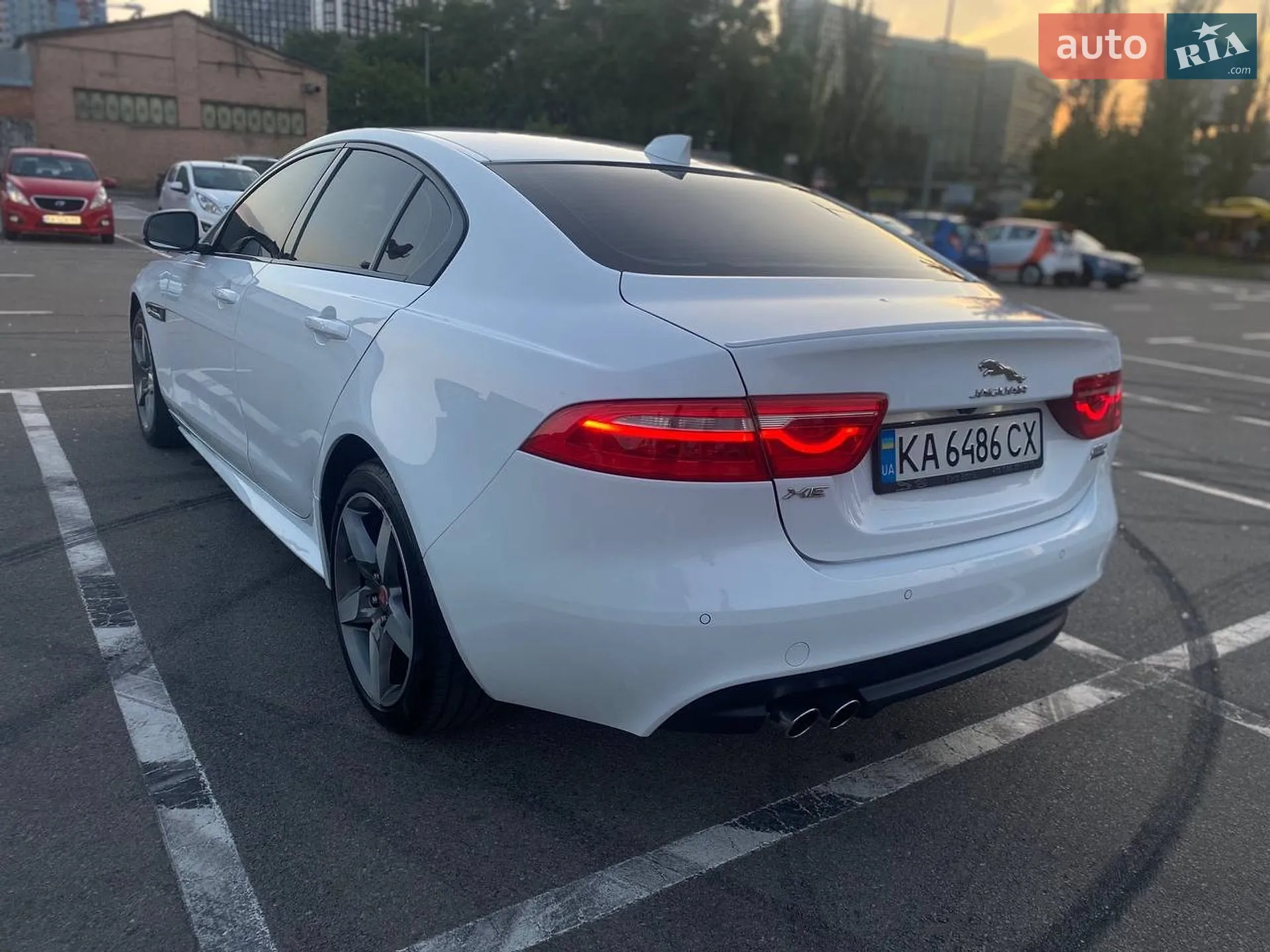 2016 Jaguar XE - мініатюра 5