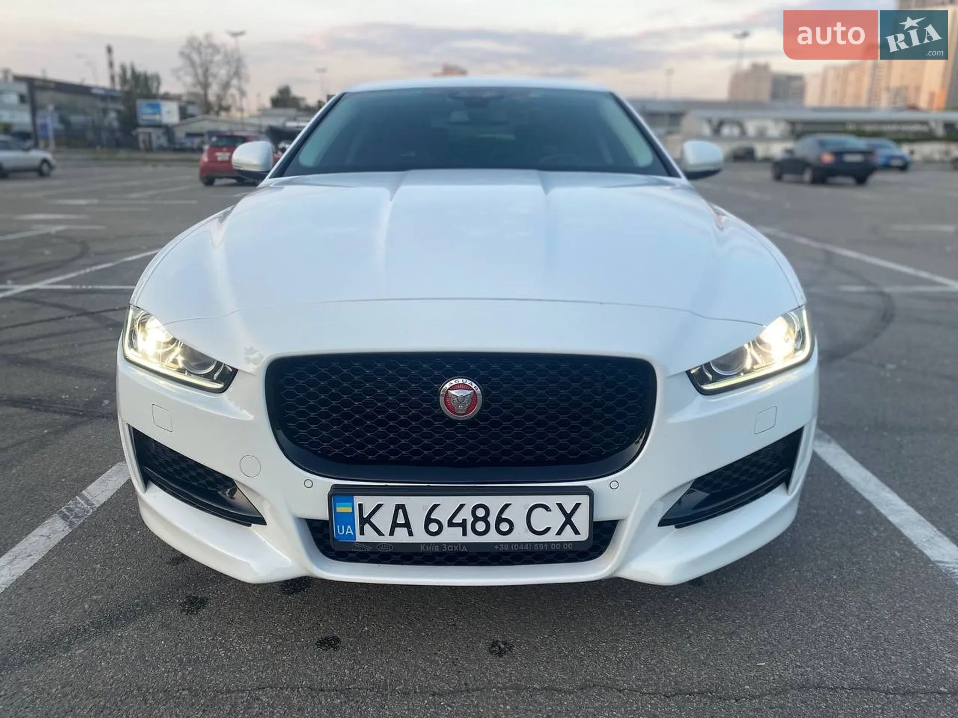 2016 Jaguar XE - мініатюра 7