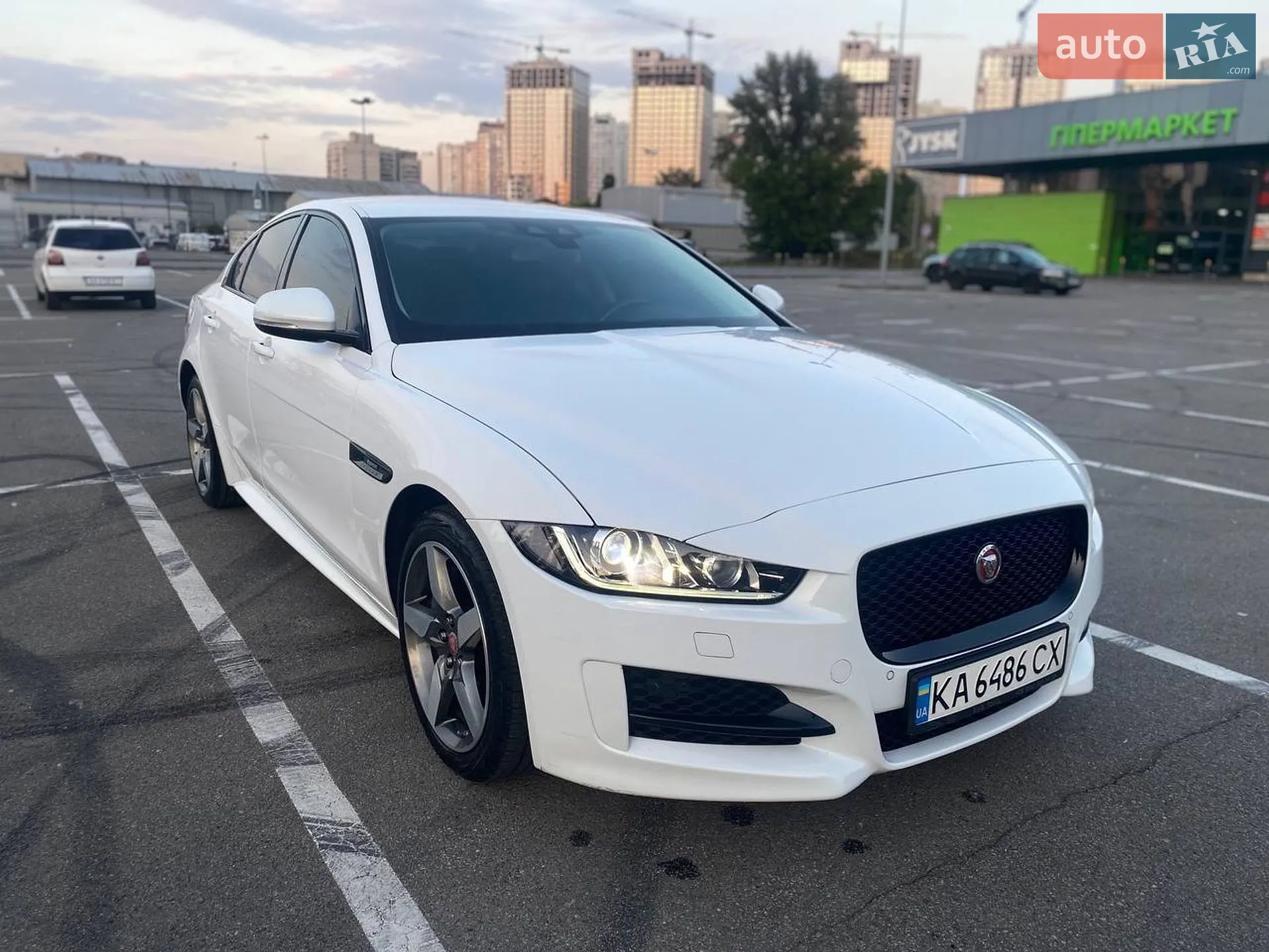 2016 Jaguar XE - фото 1