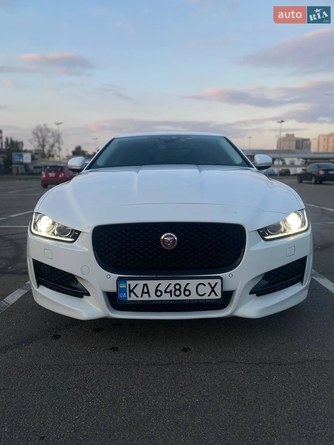 2016 Jaguar XE - мініатюра 8