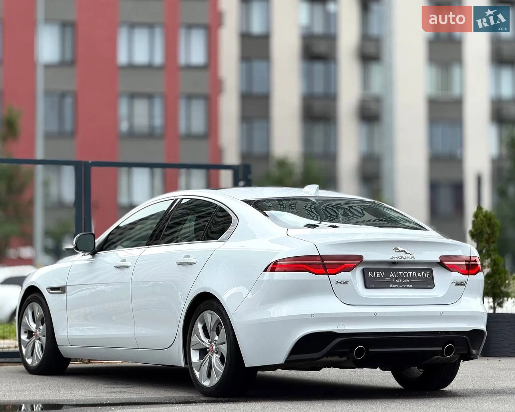 2019 Jaguar XE - мініатюра 16