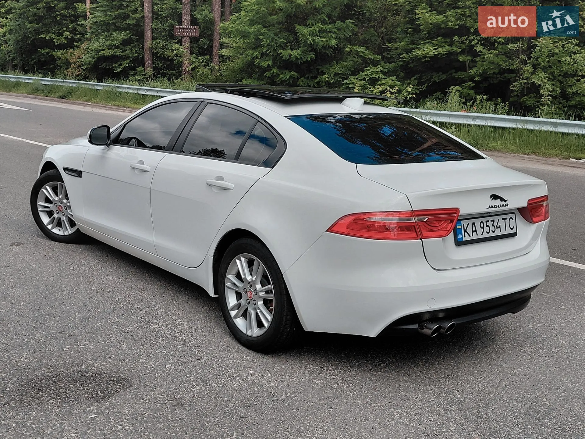 2017 Jaguar XE - мініатюра 4