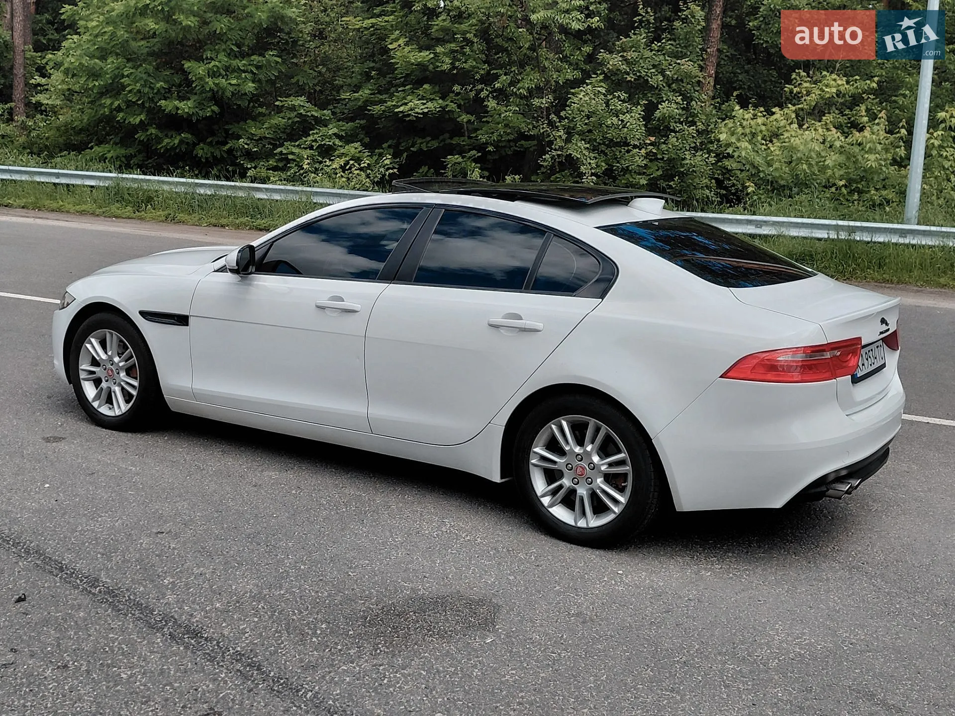 2017 Jaguar XE - мініатюра 17