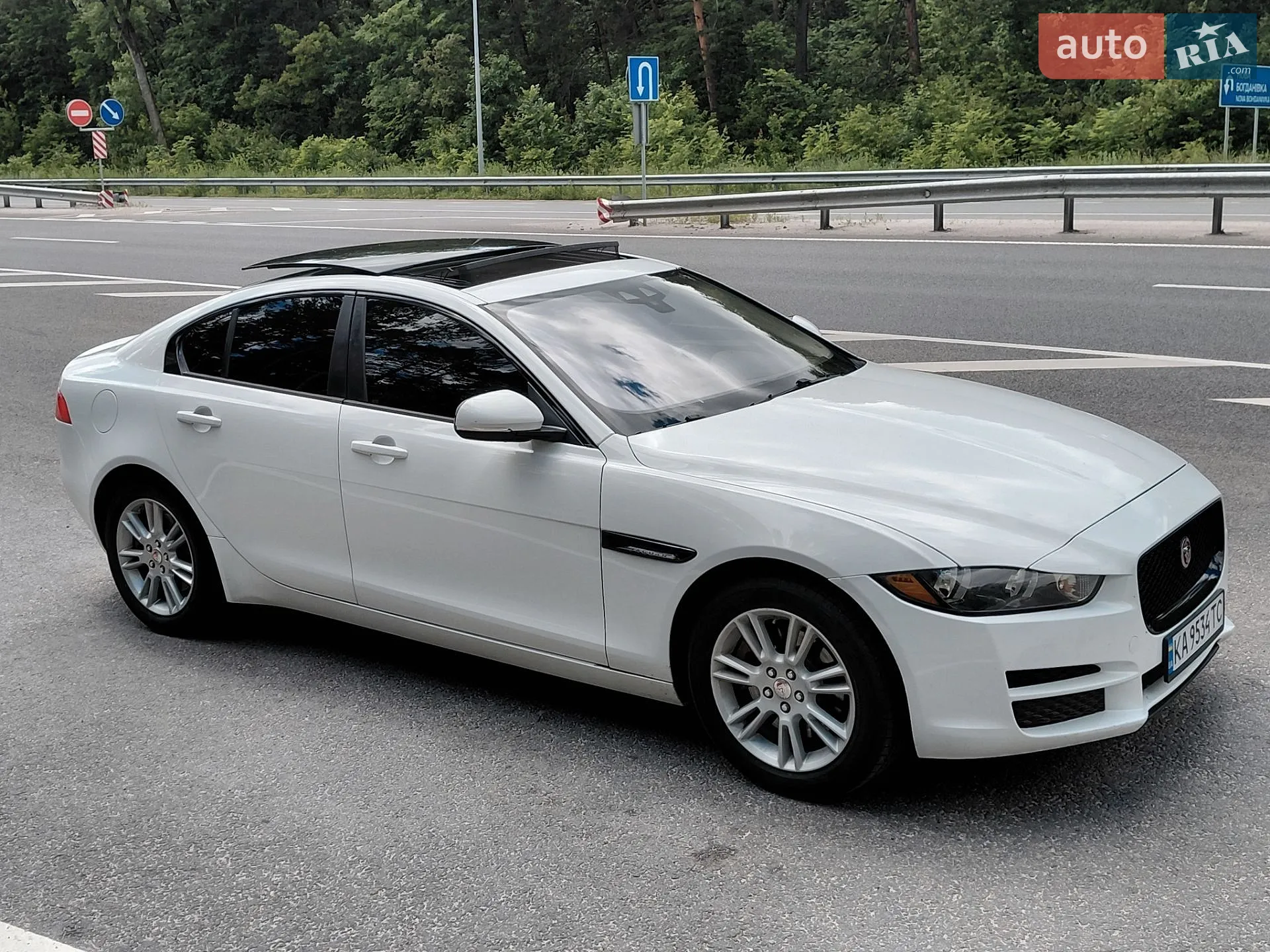 2017 Jaguar XE - мініатюра 20