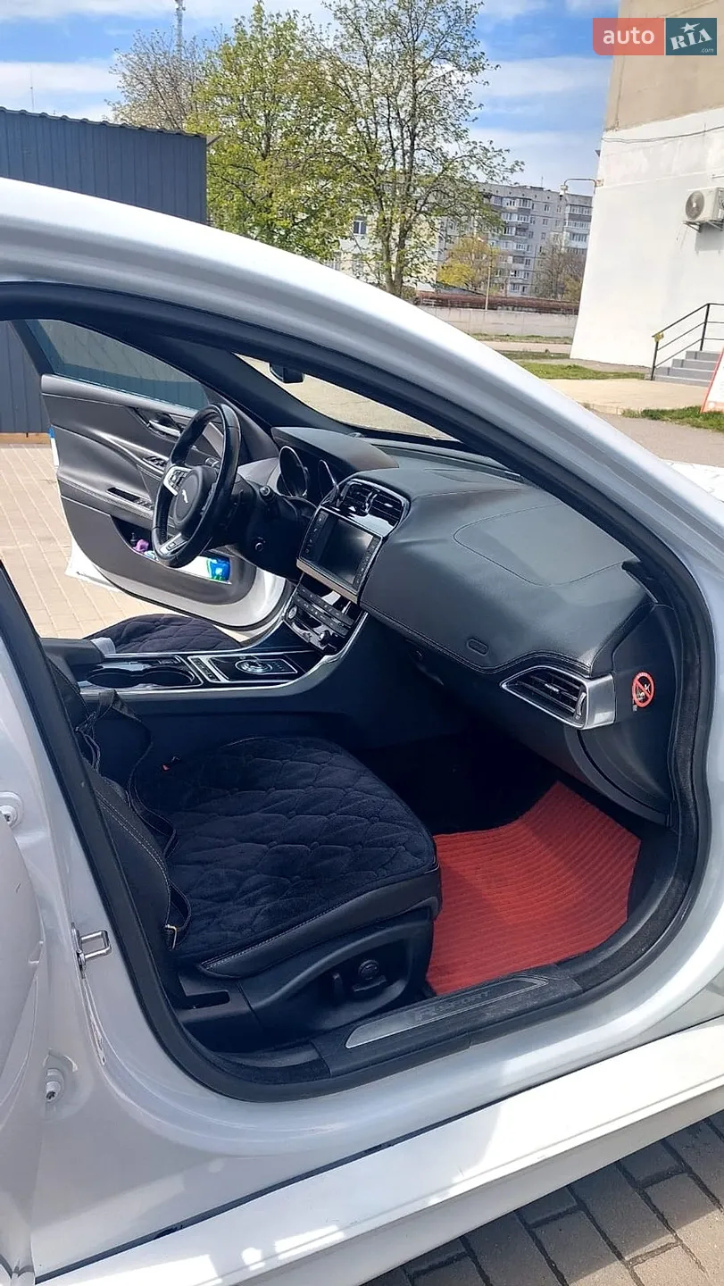 2016 Jaguar XE - мініатюра 10