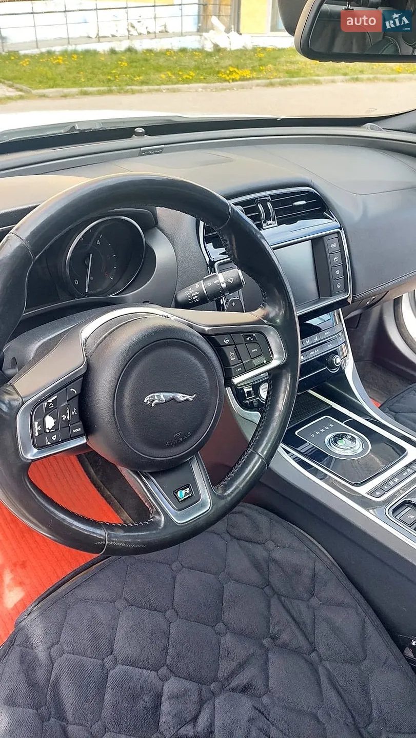2016 Jaguar XE - мініатюра 13