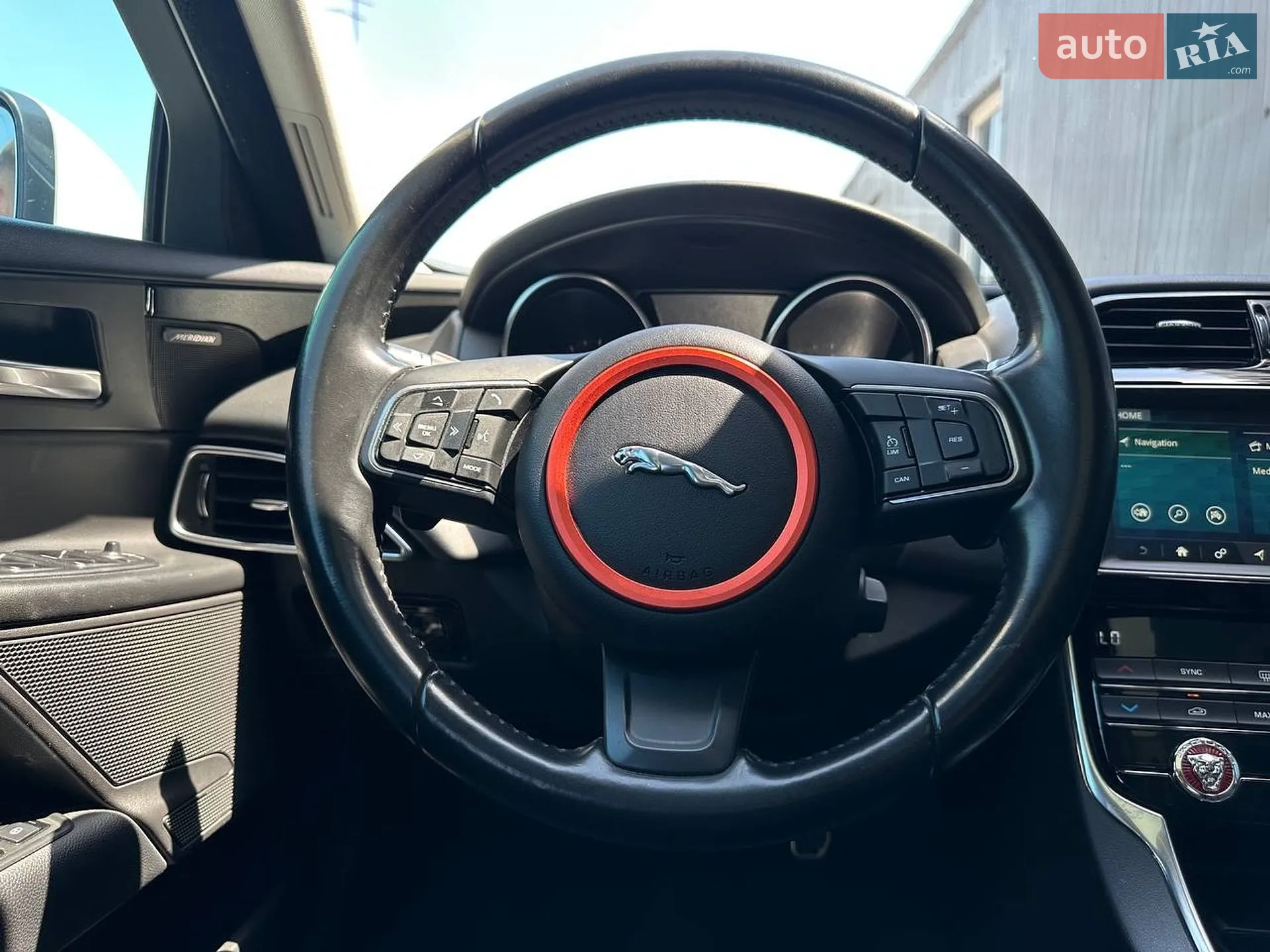 2018 Jaguar XE - мініатюра 15