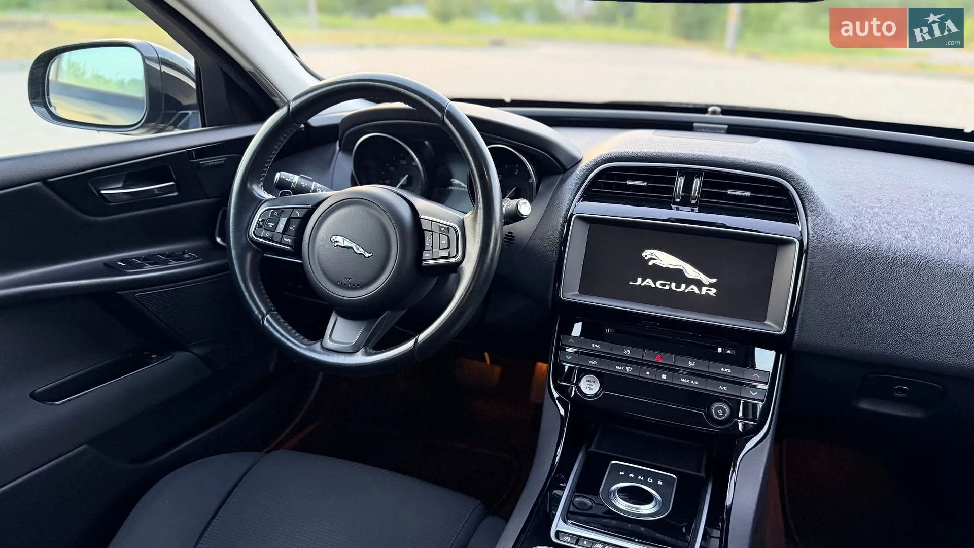 2016 Jaguar XE - мініатюра 28