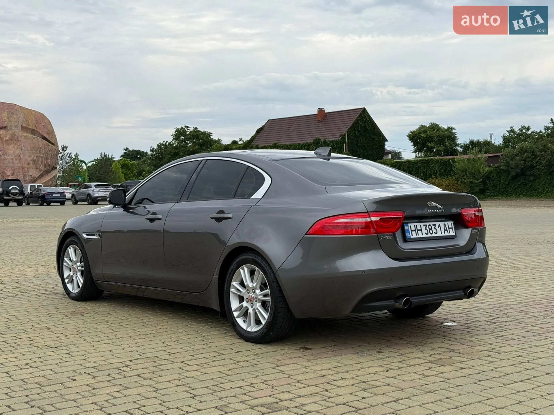 2016 Jaguar XE - мініатюра 5