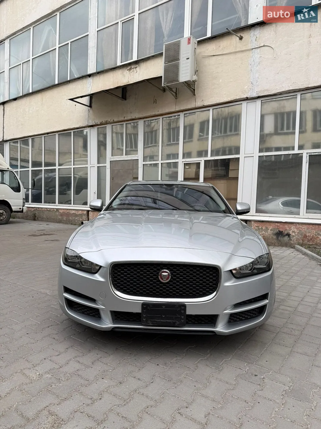 2016 Jaguar XE - мініатюра 2