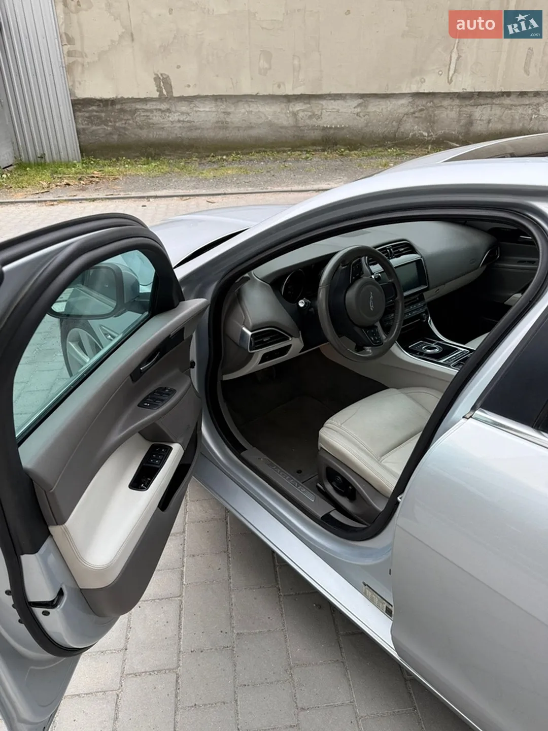 2016 Jaguar XE - мініатюра 10
