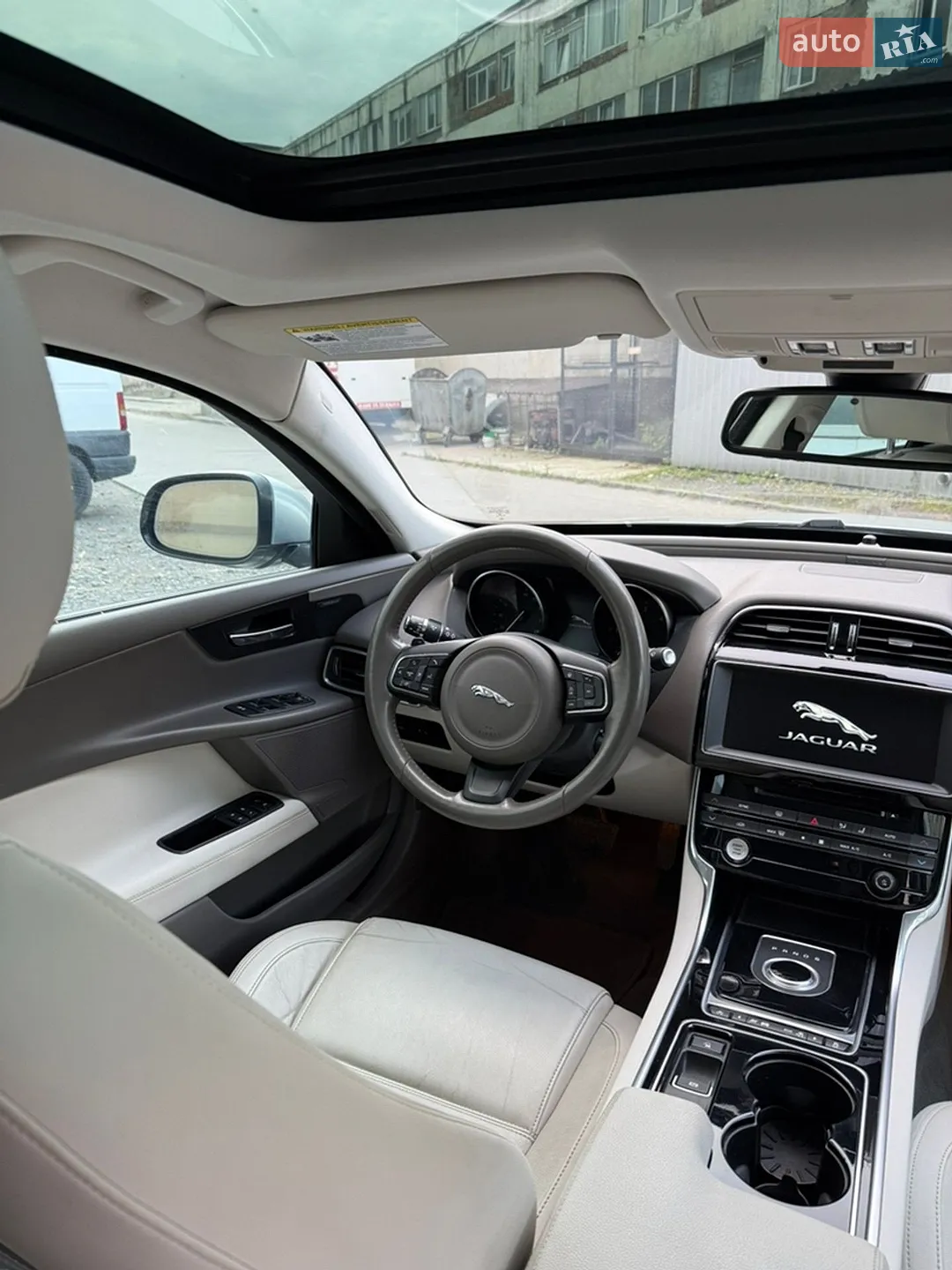 2016 Jaguar XE - мініатюра 18