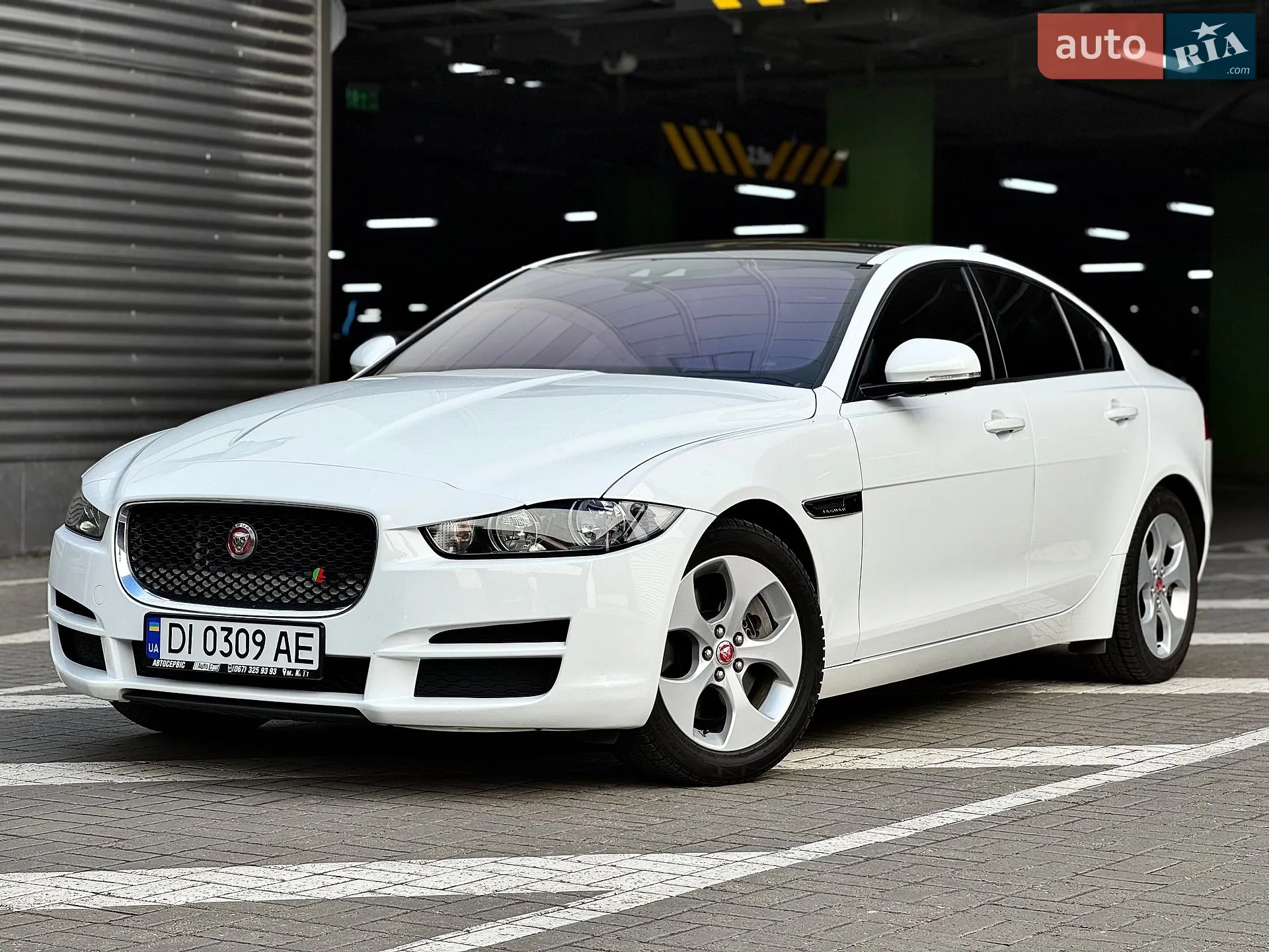 2016 Jaguar XE - мініатюра 20