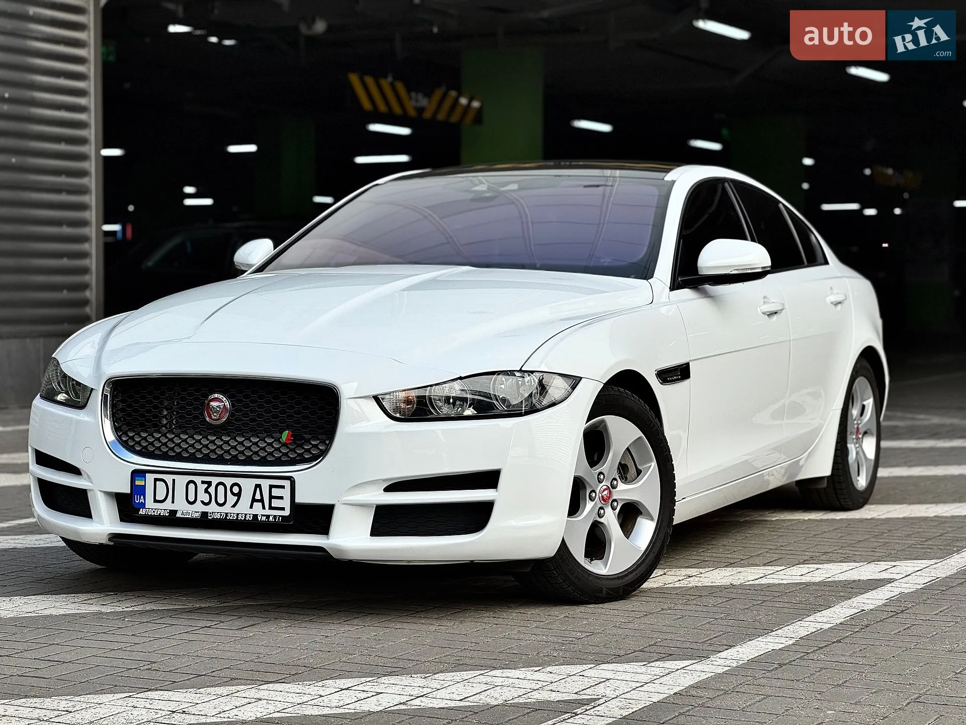 2016 Jaguar XE - мініатюра 25