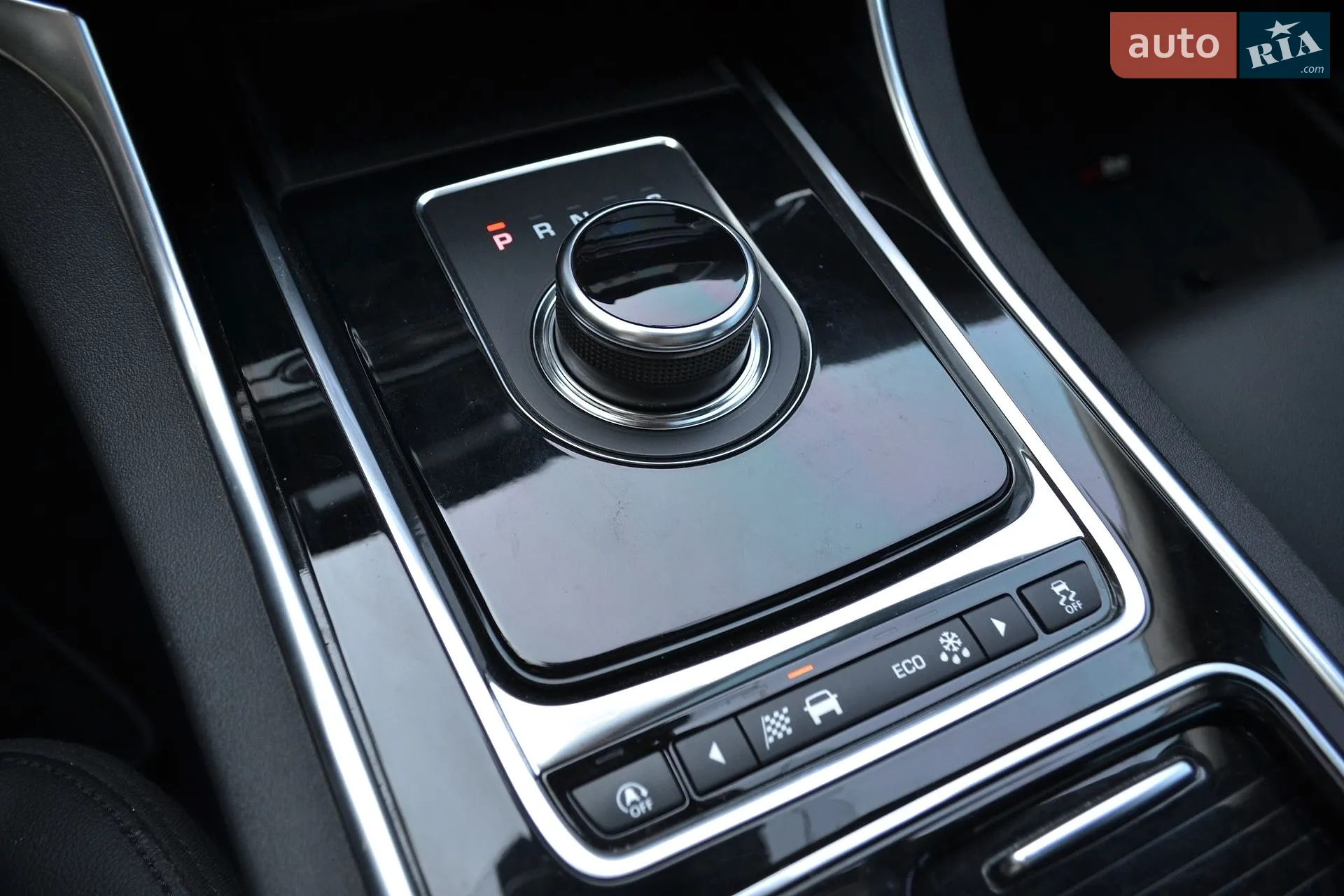 2018 Jaguar XE - мініатюра 31
