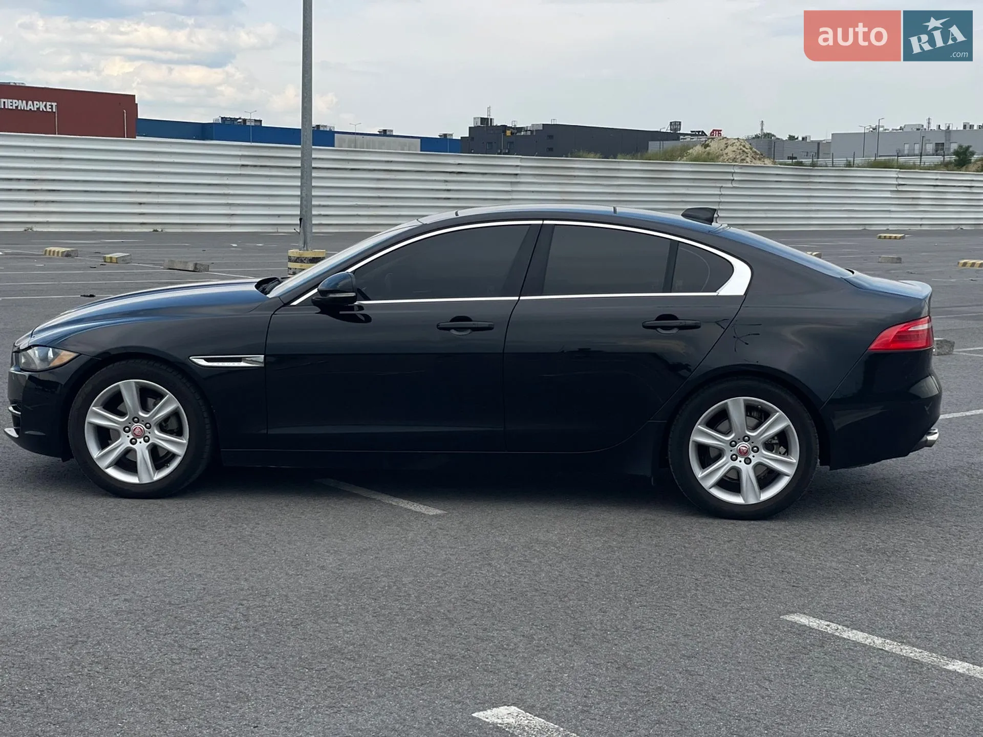 2016 Jaguar XE - мініатюра 23
